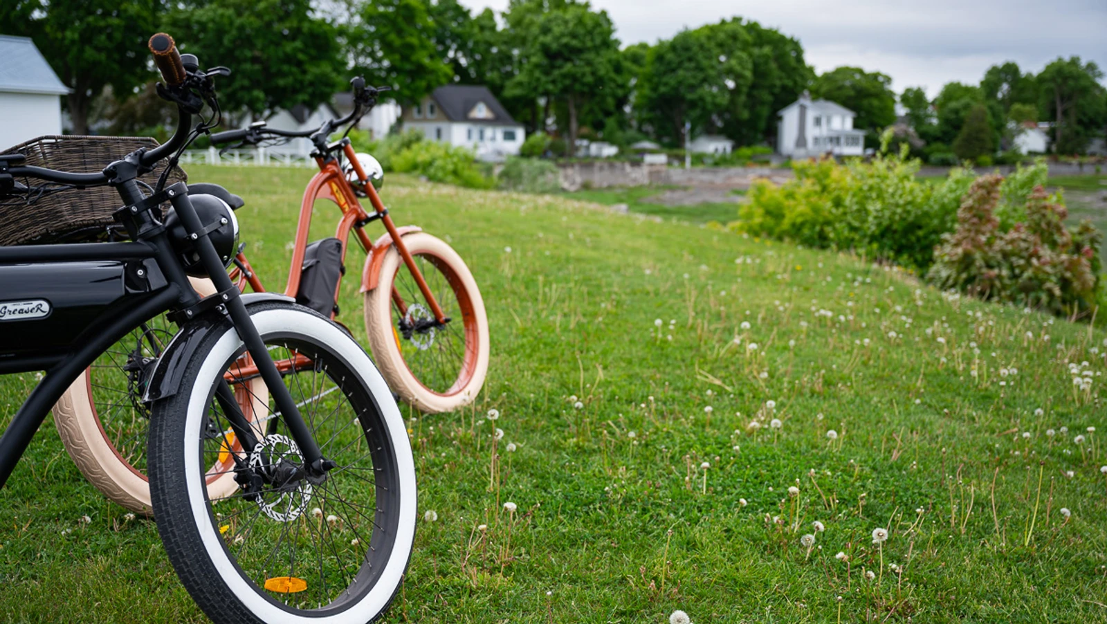 VéloPoP! est un relais et café qui propose la location de vélos électriques vintage à St-Michel-de-Bellechasse. Découvrez les beaux villages et les arrêts gourmands de la région de Bellechasse sur des circuits aux paysages exceptionnels, sur des E-Bikes élégants en toute sécurité ! Réservez dès maintenant! Hébergement disponible près de nos installations. Location de vélos électriques près de Lévis et Québec. Tourisme Bellechasse. Location de E-Bikes. Location vélos électriques St-Michel. Location de E-bikes St-Michel. Location de vélos électriques Lévis. Location de vélos électrique Québec. Location de E-bikes Lévis. Location de E-Bikes Québec. Location de vélos électrique Bellechasse. Location de vélos électriques Etchemins. Location de E-Bikes Bellechasse. Location de E-Bikes Etchemins. Location de vélos électrique Montmagny. Location de E-Bikes Montmagny. Location de vélos électrique Rive-Sud Québec. Location de E-Bikes Rive-Sud Québec.