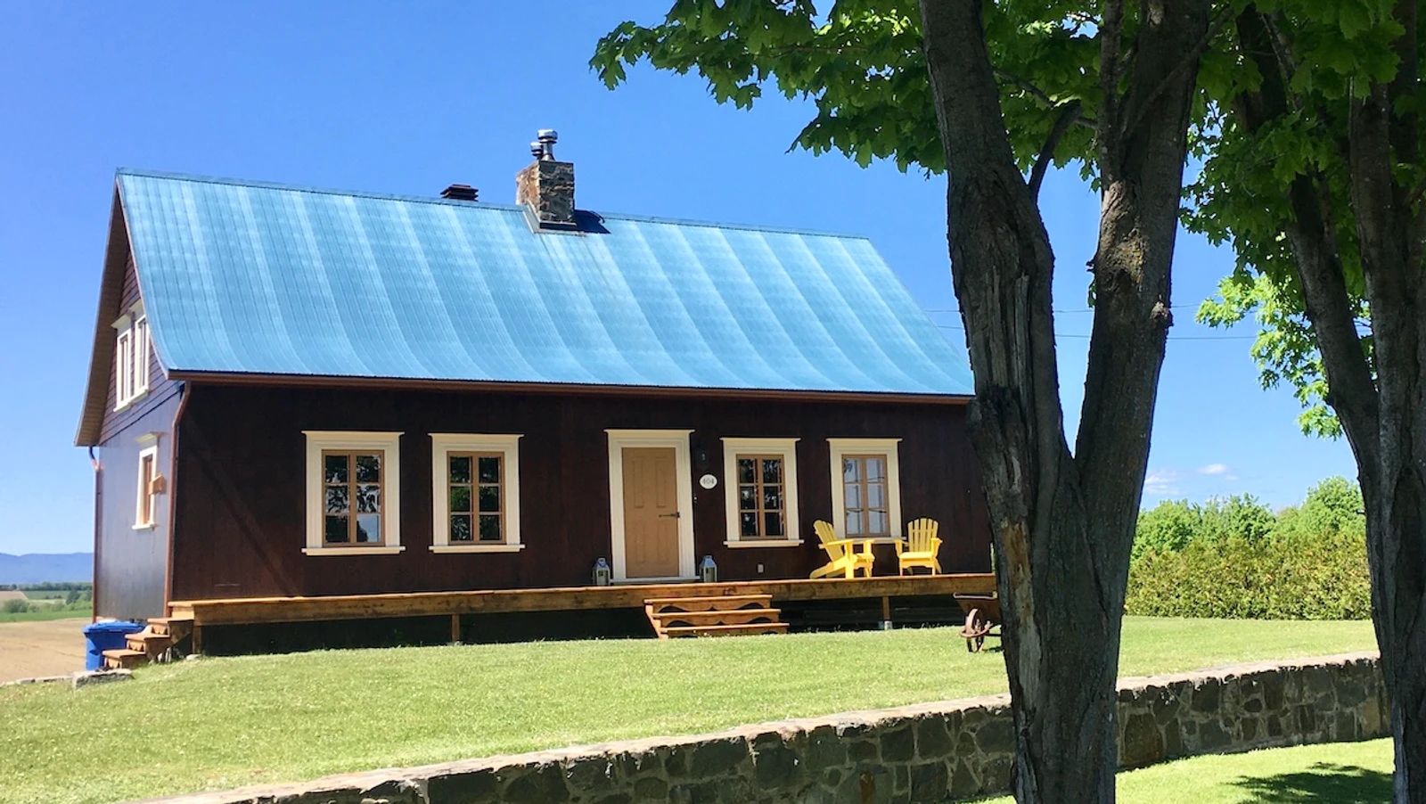 VéloPoP! est un relais et café qui propose la location de vélos électriques vintage à St-Michel-de-Bellechasse. Découvrez les beaux villages et les arrêts gourmands de la région de Bellechasse sur des circuits aux paysages exceptionnels, sur des E-Bikes élégants en toute sécurité ! Réservez dès maintenant! Hébergement disponible près de nos installations. Location de vélos électriques près de Lévis et Québec. Tourisme Bellechasse. Location de E-Bikes. Location vélos électriques St-Michel. Location de E-bikes St-Michel. Location de vélos électriques Lévis. Location de vélos électrique Québec. Location de E-bikes Lévis. Location de E-Bikes Québec. Location de vélos électrique Bellechasse. Location de vélos électriques Etchemins. Location de E-Bikes Bellechasse. Location de E-Bikes Etchemins. Location de vélos électrique Montmagny. Location de E-Bikes Montmagny. Location de vélos électrique Rive-Sud Québec. Location de E-Bikes Rive-Sud Québec.