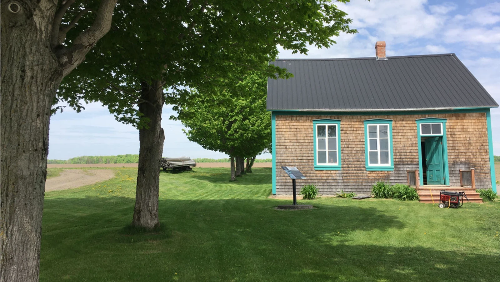VéloPoP! est un relais et café qui propose la location de vélos électriques vintage à St-Michel-de-Bellechasse. Découvrez les beaux villages et les arrêts gourmands de la région de Bellechasse sur des circuits aux paysages exceptionnels, sur des E-Bikes élégants en toute sécurité ! Réservez dès maintenant! Hébergement disponible près de nos installations. Location de vélos électriques près de Lévis et Québec. Tourisme Bellechasse. Location de E-Bikes. Location vélos électriques St-Michel. Location de E-bikes St-Michel. Location de vélos électriques Lévis. Location de vélos électrique Québec. Location de E-bikes Lévis. Location de E-Bikes Québec. Location de vélos électrique Bellechasse. Location de vélos électriques Etchemins. Location de E-Bikes Bellechasse. Location de E-Bikes Etchemins. Location de vélos électrique Montmagny. Location de E-Bikes Montmagny. Location de vélos électrique Rive-Sud Québec. Location de E-Bikes Rive-Sud Québec.